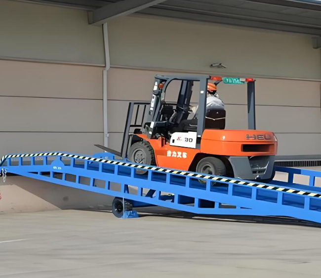托克逊移动式卸货平台（叉车用）